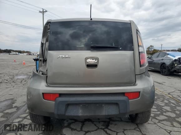 ✅ 2010 Kia Soul + • VIN: KNDJT2A20A7124401 • Lot: 91655335. Wystawiony na Copart z przebiegiem 121 445 mil. Bezpłatny archiwum sprzedaży aukcyjnych z USA i szczegółowy raport historii pojazdu na DreamBid. Zdjęcie 6.