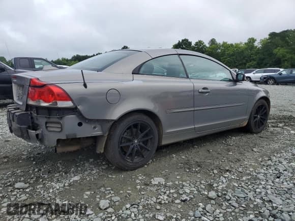 ✅ 2007 Volvo C70 • VIN: YV1MC68277J018320 • Лот: 61231224. Опубликован ранее на Copart с пробегом 175 427 миль. Бесплатный доступ к архиву аукционных продаж из США и подробный отчёт об истории автомобиля на DreamBid. Изображение 3.