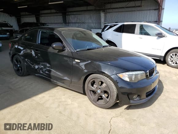 ✅ 2012 BMW 1 Series 128i • VIN: WBAUP9C55CVS94136 • Лот: 57477895. Опубликован ранее на Copart с пробегом 131 115 миль. Бесплатный доступ к архиву аукционных продаж из США и подробный отчёт об истории автомобиля на DreamBid. Изображение 4.