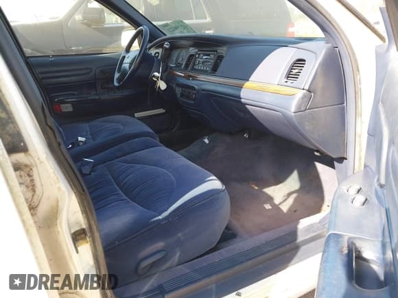 ✅ 1996 Ford Crown Victoria LX • VIN: 2FALP74W3TX130673 • Лот: 42759121. Опубликован ранее на IAAI с пробегом 230 964 миль. Бесплатный доступ к архиву аукционных продаж из США и подробный отчёт об истории автомобиля на DreamBid. Изображение 5.