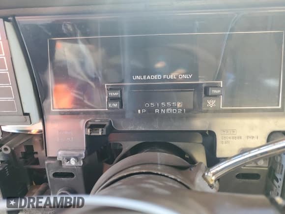 ✅ 1985 Oldsmobile Toronado Custom Brougham • VIN: 1G3EZ57Y6FE321802 • Lot: 77305454. Wystawiony na Copart z przebiegiem 51 559 mil. Bezpłatny archiwum sprzedaży aukcyjnych z USA i szczegółowy raport historii pojazdu na DreamBid. Zdjęcie 9.