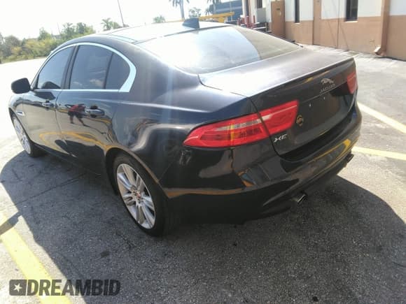 ✅ 2019 Jaguar XE 25t Premium • VIN: SAJAJ4FX9KCP46060 • Лот: 42028720. Опубликован ранее на IAAI с пробегом 38 953 миль. Бесплатный доступ к архиву аукционных продаж из США и подробный отчёт об истории автомобиля на DreamBid. Изображение 3.