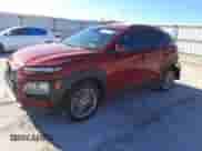 2020 Hyundai Kona SEL с VIN KM8K2CAA1LU497743, выставлен на аукционе Copart как лот 40992593 с пробегом 36 051 миль миль и . История ставок и продаж доступна на DreamBid. Изображение 1.