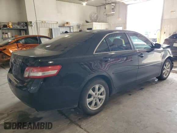 2011 Toyota Camry LE z VIN 4T4BF3EKXBR214266, wystawiony jako Copart lot #86236685 z przebiegiem 182 466 mil mil oraz Szkoda całkowita • Salvage title. Historia ofert i sprzedaży dostępna na DreamBid. Obrazek 3.
