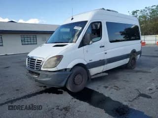 ✅ 2007 Freightliner Sprinter • VIN: WDRPE745975149163 • Lot: 84620665. Wystawiony na Copart z przebiegiem Nie podano. Bezpłatny archiwum sprzedaży aukcyjnych z USA i szczegółowy raport historii pojazdu na DreamBid. Zdjęcie 1.
