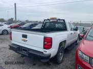 ✅ 2018 Chevrolet Silverado 1500 Work Truck • VIN: 1GCVKNEHXJZ339048 • Lot: 43721980. Wystawiony na IAAI z przebiegiem 112 037 mil. Bezpłatny archiwum sprzedaży aukcyjnych z USA i szczegółowy raport historii pojazdu na DreamBid. Zdjęcie 17.