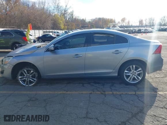 ✅ 2013 Volvo S60 T5 Premier • VIN: YV1612FS2D2205609 • Lot: 43649381. Listed on IAAI with 107,654 mi. Free auction sales archive from the USA and detailed vehicle history report at DreamBid. Image 14.