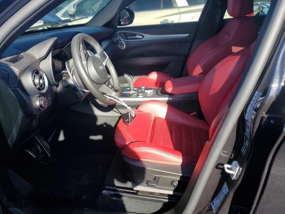 ✅ 2024 Alfa Romeo Stelvio Ti • VIN: ZASPAKBNXR7D70884 • Лот: 87212794. Опубликован ранее на Copart с пробегом 15 162 миль. Бесплатный доступ к архиву аукционных продаж из США и подробный отчёт об истории автомобиля на DreamBid. Изображение 7.