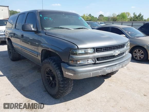 ✅ 2000 Chevrolet Suburban LS • VIN: 3GNEC16T2YG104878 • Лот: 40464441. Опубликован ранее на IAAI с пробегом 233 868 миль. Бесплатный доступ к архиву аукционных продаж из США и подробный отчёт об истории автомобиля на DreamBid. Изображение 1.