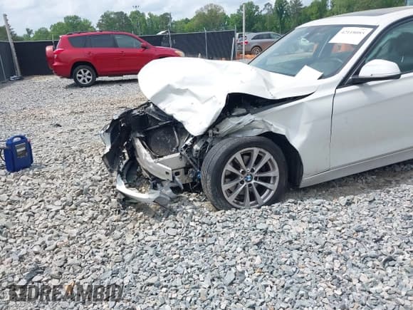 ✅ 2017 BMW 3 Series 320i xDrive • VIN: WBA8E5G53HNU42351 • Лот: 42118085. Опубликован ранее на IAAI с пробегом Не указан. Бесплатный доступ к архиву аукционных продаж из США и подробный отчёт об истории автомобиля на DreamBid. Изображение 6.