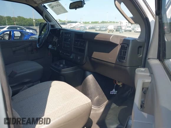 ✅ 2021 Chevrolet Express Cargo • VIN: 1GCWGAFP0M1181312 • Lot: 42419790. Listed on IAAI with 110,271 mi. Free auction sales archive from the USA and detailed vehicle history report at DreamBid. Image 5.