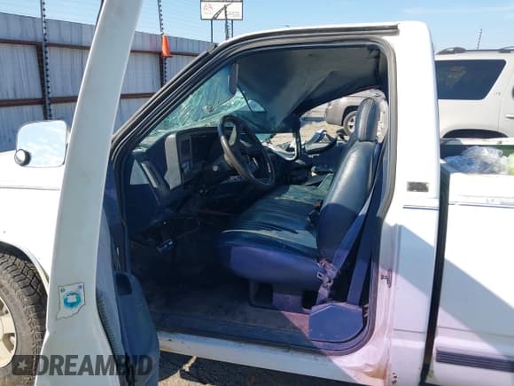 ✅ 1993 Chevrolet Silverado 1500 • VIN: 1GCEC14K4PZ150181 • Lot: 43419288. Wystawiony na IAAI z przebiegiem 220 002 mil. Bezpłatny archiwum sprzedaży aukcyjnych z USA i szczegółowy raport historii pojazdu na DreamBid. Zdjęcie 5.