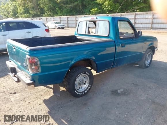 ✅ 1994 Ford Ranger XLT • VIN: 1FTCR10X5RUA01060 • Lot: 42060781. Listed on IAAI with 47,499 mi. Free auction sales archive from the USA and detailed vehicle history report at DreamBid. Image 4.