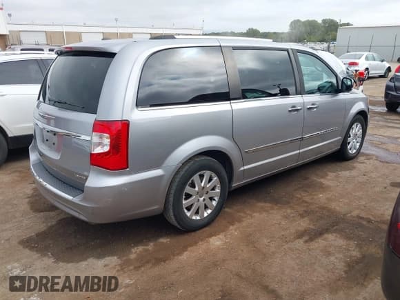 ✅ 2016 Chrysler Town & Country Limited • VIN: 2C4RC1JG6GR174705 • Лот: 43404840. Опубликован ранее на IAAI с пробегом 212 239 миль. Бесплатный доступ к архиву аукционных продаж из США и подробный отчёт об истории автомобиля на DreamBid. Изображение 4.