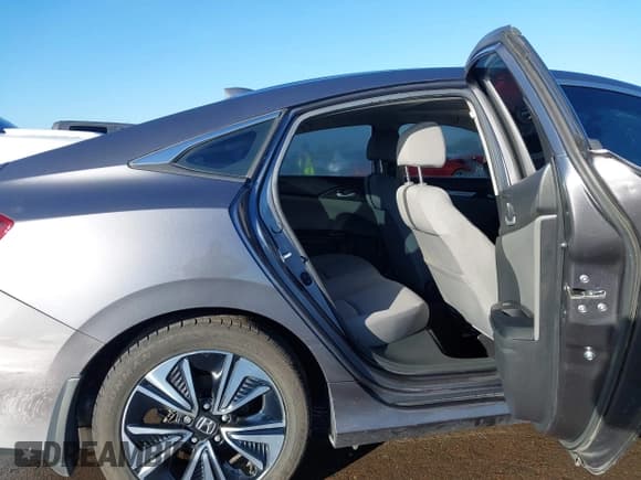 ✅ 2018 Honda Civic EX-T • VIN: JHMFC1F35JX042390 • Lot: 43767703. Listed on IAAI with 73,601 mi. Free auction sales archive from the USA and detailed vehicle history report at DreamBid. Image 8.