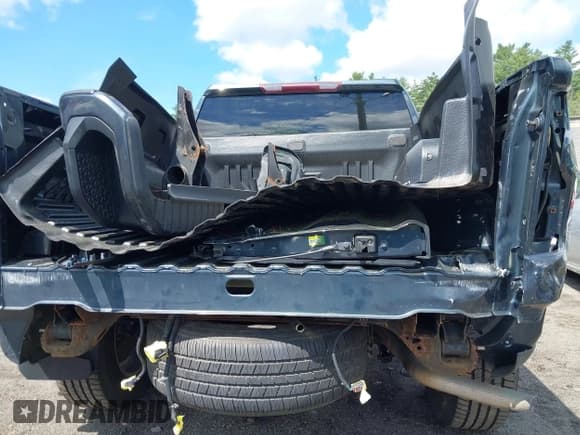 ✅ 2019 Chevrolet Silverado 1500 RST • VIN: 1GCRYEED8KZ248956 • Lot: 42172921. Wystawiony na IAAI z przebiegiem 63 811 mil. Bezpłatny archiwum sprzedaży aukcyjnych z USA i szczegółowy raport historii pojazdu na DreamBid. Zdjęcie 18.