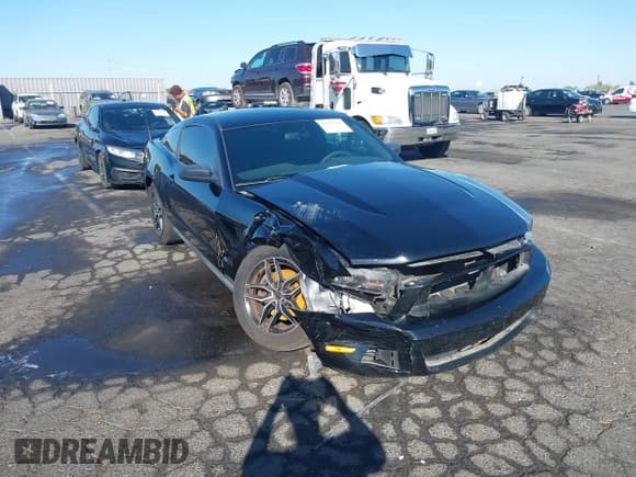 ✅ 2012 Ford Mustang Premium • VIN: 1ZVBP8AM4C5261141 • Lot: 43217325. Listed on IAAI with 129,419 mi. Free auction sales archive from the USA and detailed vehicle history report at DreamBid. Image 6.