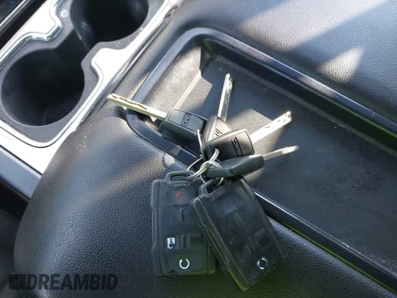 ✅ 2014 GMC Sierra 1500 SLE • VIN: 3GTU2UEC0EG198409 • Lot: 43773611. Listed on IAAI with 160,465 mi. Free auction sales archive from the USA and detailed vehicle history report at DreamBid. Image 11.