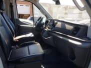 ✅ 2021 Ford Transit Cargo • VIN: 1FTBW3X83MKA14151 • Lot: 43493696. Wystawiony na IAAI z przebiegiem 102 256 mil. Bezpłatny archiwum sprzedaży aukcyjnych z USA i szczegółowy raport historii pojazdu na DreamBid. Zdjęcie 5.