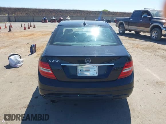 ✅ 2014 Mercedes-Benz C 250 Sport • VIN: WDDGF4HB6ER302587 • Lot: 42677039. Wystawiony na IAAI z przebiegiem 152 166 mil. Bezpłatny archiwum sprzedaży aukcyjnych z USA i szczegółowy raport historii pojazdu na DreamBid. Zdjęcie 16.