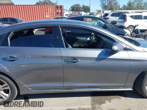 ✅ 2018 Hyundai Sonata Sport Plus • VIN: 5NPE34AF6JH649183 • Lot: 43494170. Listed on IAAI with 117,471 mi. Free auction sales archive from the USA and detailed vehicle history report at DreamBid. Image 13.