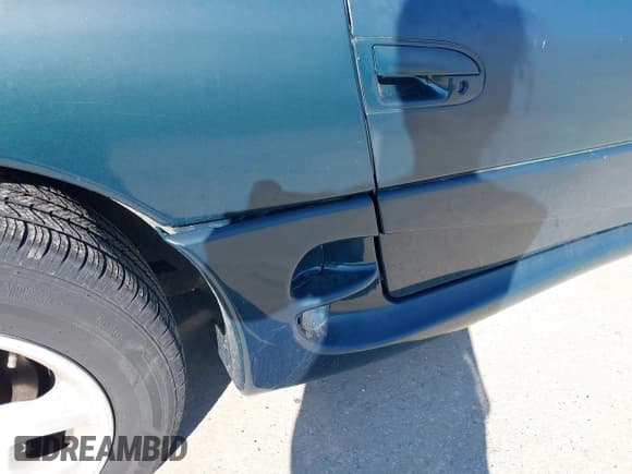 ✅ 1997 Mitsubishi 3000GT • VIN: JA3AM44H8VY001162 • Lot: 41933754. Wystawiony na IAAI z przebiegiem 157 314 mil. Bezpłatny archiwum sprzedaży aukcyjnych z USA i szczegółowy raport historii pojazdu na DreamBid. Zdjęcie 14.