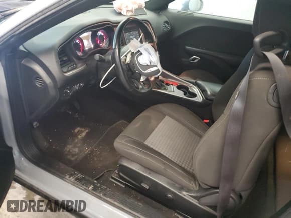 ✅ 2022 Dodge Challenger SXT • VIN: 2C3CDZGG0NH23099X • Lot: 84940714. Wystawiony na Copart z przebiegiem 56 676 mil. Bezpłatny archiwum sprzedaży aukcyjnych z USA i szczegółowy raport historii pojazdu na DreamBid. Zdjęcie 8.