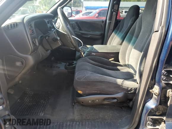 2000 Dodge Dakota Sport z VIN 1B7GG2AN8YS665678, wystawiony jako Copart lot #63878554 z przebiegiem 92 470 mil mil oraz Szkoda całkowita • Salvage title. Historia ofert i sprzedaży dostępna na DreamBid. Obrazek 7.