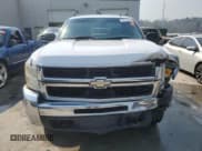 ✅ 2008 Chevrolet Silverado 2500HD Work Truck • VIN: 1GCHC29K28E107737 • Lot: 47113535. Wystawiony na Copart z przebiegiem 167 268 mil. Bezpłatny archiwum sprzedaży aukcyjnych z USA i szczegółowy raport historii pojazdu na DreamBid. Zdjęcie 5.