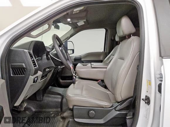 ✅ 2020 Ford F-250 XL • VIN: 1FT7W2B6XLED41245 • Lot: 85085125. Wystawiony na Copart z przebiegiem 159 848 mil. Bezpłatny archiwum sprzedaży aukcyjnych z USA i szczegółowy raport historii pojazdu na DreamBid. Zdjęcie 7.