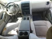 ✅ 2006 Ford Explorer XLT • VIN: 1FMEU73E96UA02921 • Lot: 64790245. Wystawiony na Copart z przebiegiem 224 199 mil. Bezpłatny archiwum sprzedaży aukcyjnych z USA i szczegółowy raport historii pojazdu na DreamBid. Zdjęcie 8.