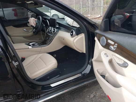 ✅ 2018 Mercedes-Benz C 300 • VIN: WDDWF4KB9JR413830 • Lot: 41938545. Listed on IAAI with 48,385 mi. Free auction sales archive from the USA and detailed vehicle history report at DreamBid. Image 5.