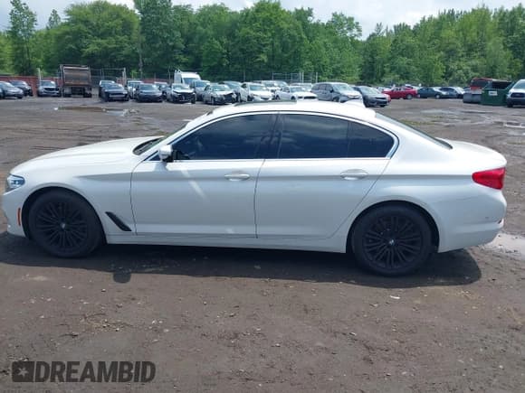 ✅ 2019 BMW 5 Series 530i xDrive • VIN: WBAJA7C55KWW00365 • Lot: 42357786. Listed on IAAI with 91,195 mi. Free auction sales archive from the USA and detailed vehicle history report at DreamBid. Image 13.