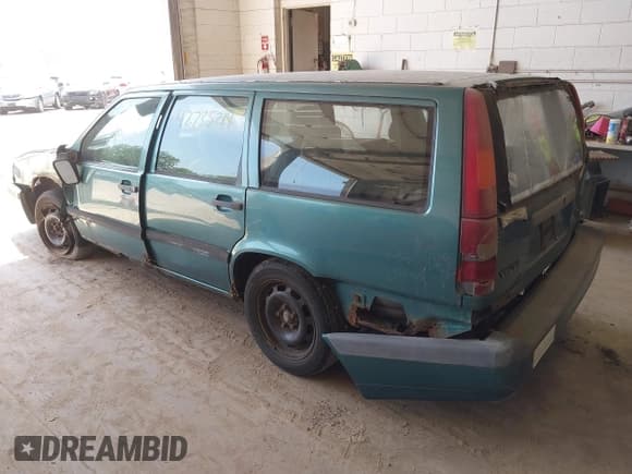 ✅ 1995 Volvo 850 • VIN: YV1LW5510S2136981 • Лот: 42735214. Опубликован ранее на IAAI с пробегом 311 593 миль. Бесплатный доступ к архиву аукционных продаж из США и подробный отчёт об истории автомобиля на DreamBid. Изображение 3.