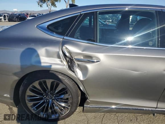 ✅ 2023 Lexus LS 500 • VIN: JTHD51FF2P5018953 • Лот: 86888314. Опубликован ранее на Copart с пробегом Не указан. Бесплатный доступ к архиву аукционных продаж из США и подробный отчёт об истории автомобиля на DreamBid. Изображение 10.