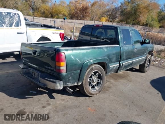 ✅ 2001 Chevrolet Silverado 1500 LS • VIN: 1GCEK19T41E185841 • Лот: 43598805. Опубликован ранее на IAAI с пробегом 324 706 миль. Бесплатный доступ к архиву аукционных продаж из США и подробный отчёт об истории автомобиля на DreamBid. Изображение 4.