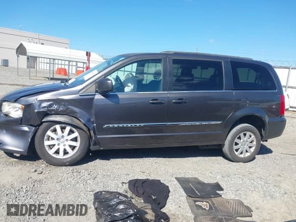 ✅ 2016 Chrysler Town & Country Touring • VIN: 2C4RC1BG8GR279888 • Лот: 43458441. Опубликован ранее на IAAI с пробегом 120 751 миль. Бесплатный доступ к архиву аукционных продаж из США и подробный отчёт об истории автомобиля на DreamBid. Изображение 14.