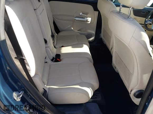 ✅ 2022 Mercedes-Benz GLB 250 • VIN: W1N4M4GB3NW187090 • Lot: 43105116. Listed on IAAI with 23,556 mi. Free auction sales archive from the USA and detailed vehicle history report at DreamBid. Image 8.