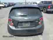 2015 Chevrolet Sonic LT z VIN 1G1JC6SBXF4113932, wystawiony jako Copart lot #80404595 z przebiegiem 69 220 mil mil oraz Szkoda całkowita • Salvage title. Historia ofert i sprzedaży dostępna na DreamBid. Obrazek 6.