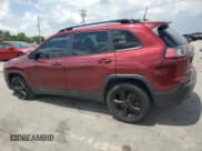 ✅ 2020 Jeep Cherokee Altitude • VIN: 1C4PJMLX0LD502404 • Lot: 63835115. Wystawiony na Copart z przebiegiem 127 334 mil. Bezpłatny archiwum sprzedaży aukcyjnych z USA i szczegółowy raport historii pojazdu na DreamBid. Zdjęcie 2.
