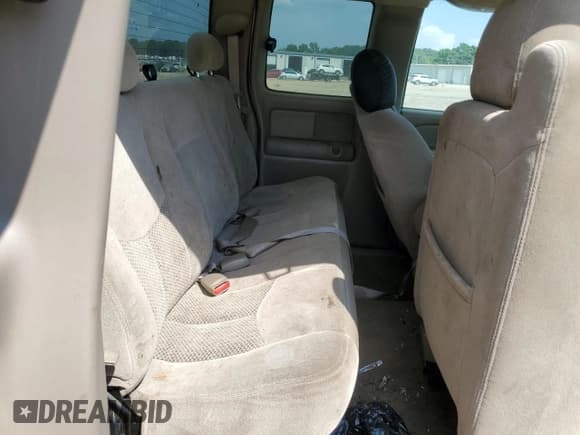 ✅ 2004 Chevrolet Silverado 1500 LS • VIN: 2GCEC19V341363842 • Lot: 69661324. Listed on Copart with 106,797 mi. Free auction sales archive from the USA and detailed vehicle history report at DreamBid. Image 11.