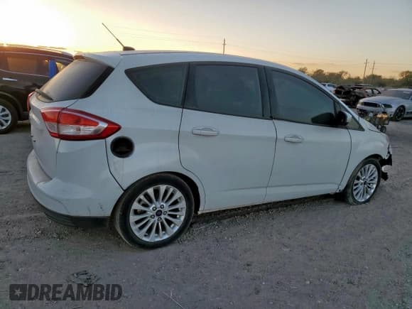 ✅ 2018 Ford C-Max SE • VIN: 1FADP5AU2JL104779 • Lot: 92509895. Wystawiony na Copart z przebiegiem 118 801 mil. Bezpłatny archiwum sprzedaży aukcyjnych z USA i szczegółowy raport historii pojazdu na DreamBid. Zdjęcie 3.