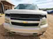 2007 Chevrolet Tahoe LS z VIN 1GNFC13067J203487, wystawiony jako Copart lot #69464065 z przebiegiem 239 918 mil mil oraz Szkoda całkowita • Salvage title. Historia ofert i sprzedaży dostępna na DreamBid. Obrazek 5.