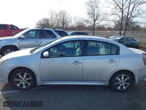 ✅ 2012 Nissan Sentra S • VIN: 3N1AB6APXCL646797 • Lot: 43847187. Wystawiony na IAAI z przebiegiem 72 534 mil. Bezpłatny archiwum sprzedaży aukcyjnych z USA i szczegółowy raport historii pojazdu na DreamBid. Zdjęcie 6.