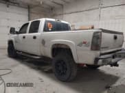 ✅ 2005 Chevrolet Silverado 2500HD LS • VIN: 1GCHK23275F823812 • Lot: 43520231. Wystawiony na IAAI z przebiegiem 227 443 mil. Bezpłatny archiwum sprzedaży aukcyjnych z USA i szczegółowy raport historii pojazdu na DreamBid. Zdjęcie 3.