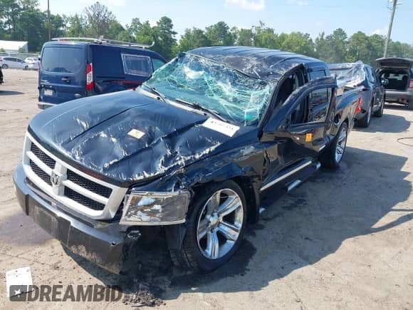 2008 Dodge Dakota SXT z VIN 1D7HW38K58S577296, wystawiony jako IAAI lot #42787351 z przebiegiem 147 795 mil mil oraz . Historia ofert i sprzedaży dostępna na DreamBid. Obrazek 6.