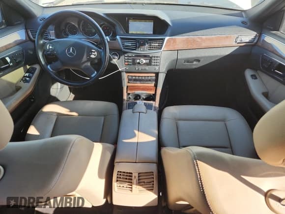 ✅ 2010 Mercedes-Benz E 350 Sport • VIN: WDDHF8HB1AA100082 • Lot: 92890075. Wystawiony na Copart z przebiegiem 311 236 mil. Bezpłatny archiwum sprzedaży aukcyjnych z USA i szczegółowy raport historii pojazdu na DreamBid. Zdjęcie 8.