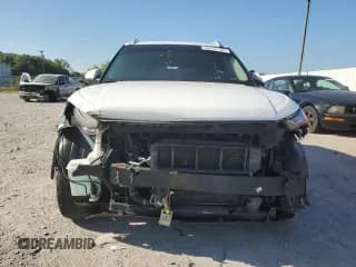 ✅ 2022 Hyundai Venue SEL • VIN: KMHRC8A35NU135069 • Lot: 68202194. Wystawiony na Copart z przebiegiem 69 497 mil. Bezpłatny archiwum sprzedaży aukcyjnych z USA i szczegółowy raport historii pojazdu na DreamBid. Zdjęcie 5.