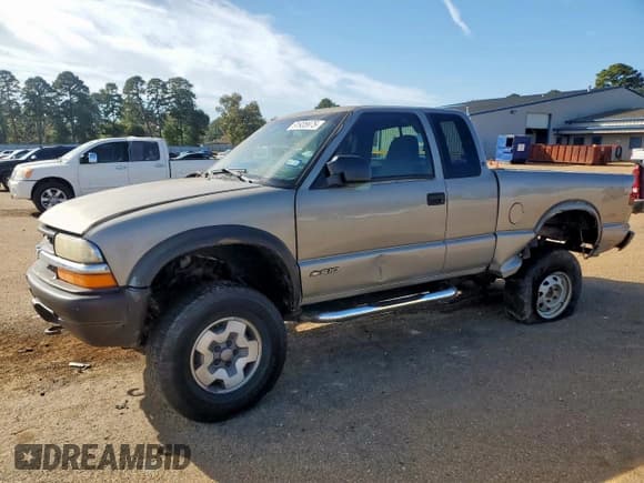 ✅ 1999 Chevrolet S-10 LS ZR2 • VIN: 1GCCT19W1X8161759 • Лот: 91935975. Опубликован ранее на Copart с пробегом 170 886 миль. Бесплатный доступ к архиву аукционных продаж из США и подробный отчёт об истории автомобиля на DreamBid. Изображение 1.