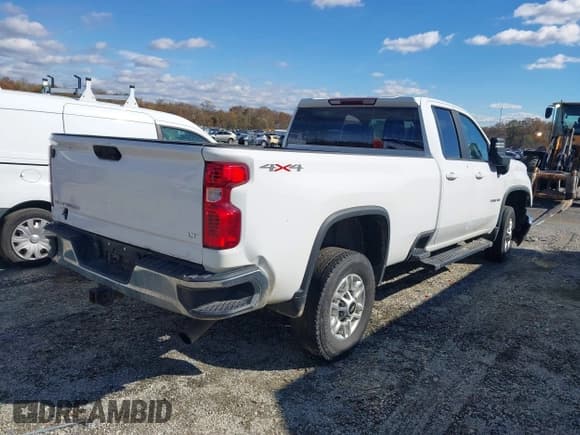 ✅ 2022 Chevrolet Silverado 2500HD LT • VIN: 1GC2YNE73NF102806 • Lot: 43122902. Listed on IAAI with Not provided. Free auction sales archive from the USA and detailed vehicle history report at DreamBid. Image 4.